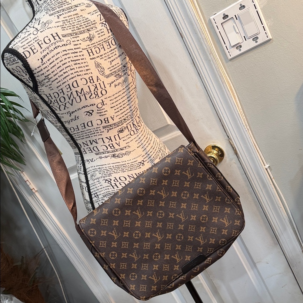 Brown Monogram Messenger lap‎ top Bag